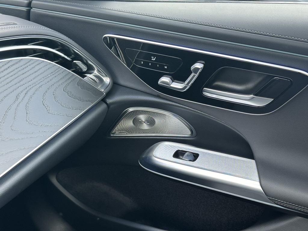 Mercedes-Benz E-Klasse 300 e amg line l panoramadak l 360 camera l head-up 