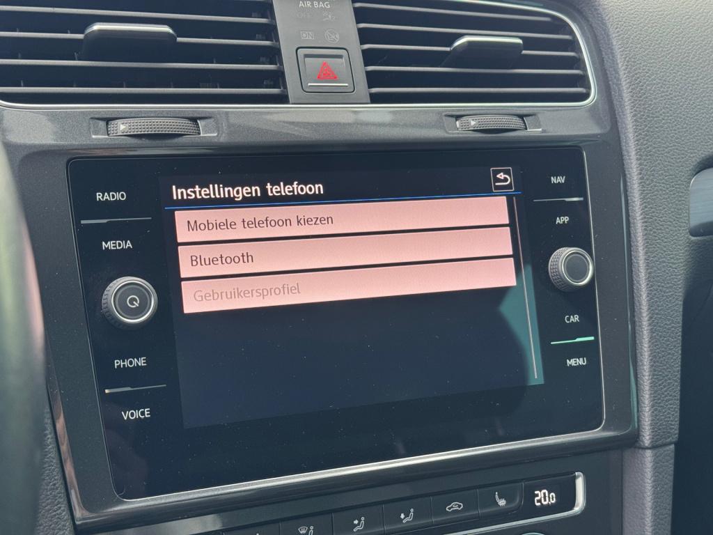 Volkswagen Golf 1.0 tsi * massage stoel * camera * carplay * stoelverwarmin