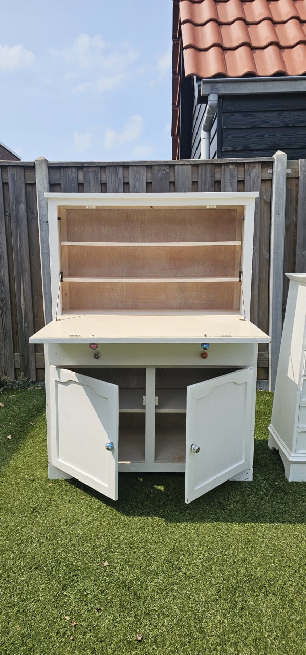 Commode met twee bijpassende kasten