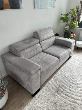 2/3 zitbank met uitschuifbed en verstelbare hoofdsteunen