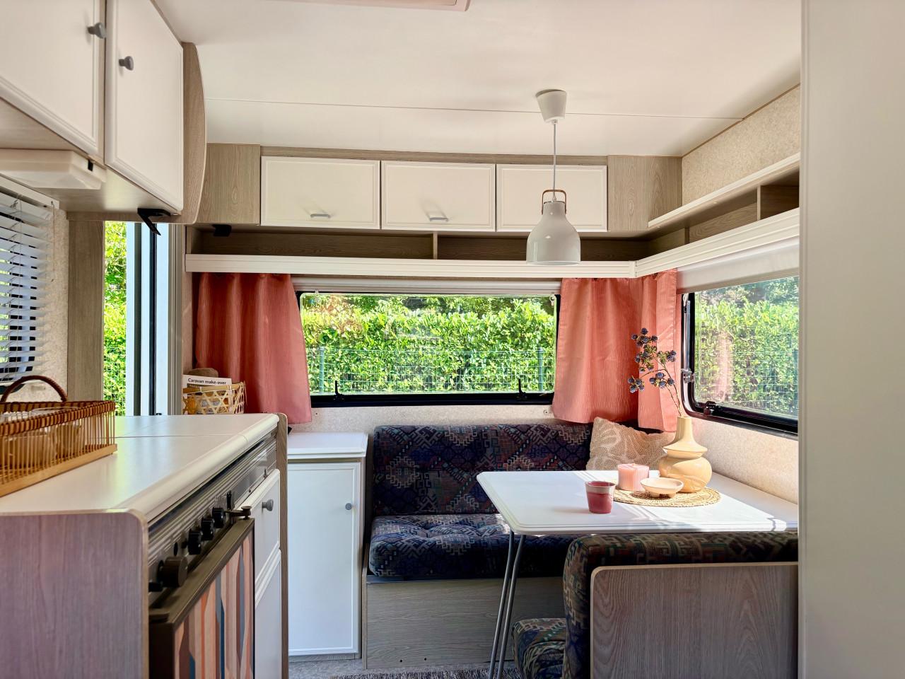 Mooie 4 persoons lichtgewicht caravan 1993 met voortent