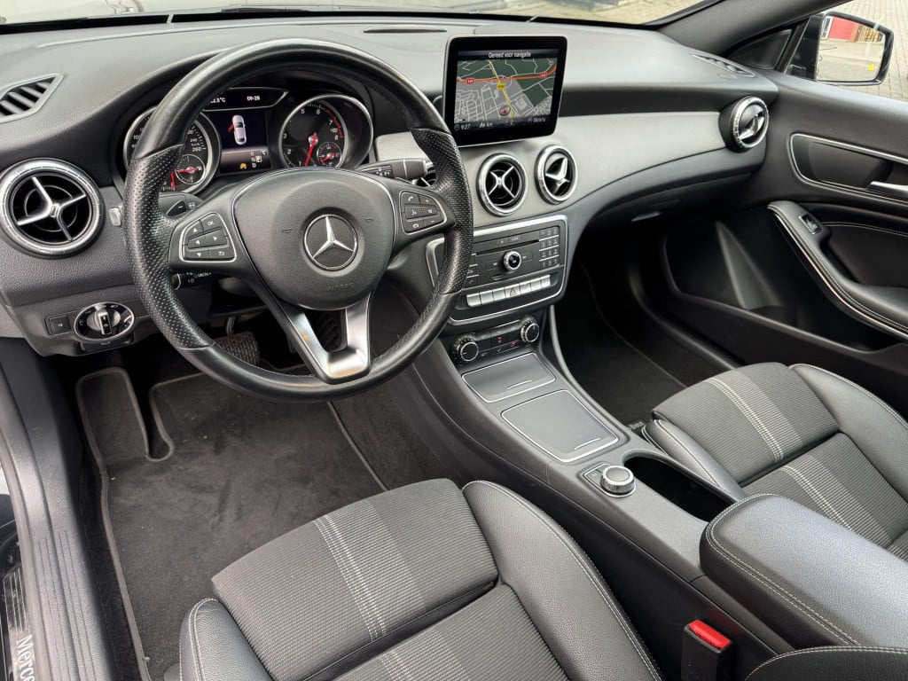 Mercedes-Benz Cla 180 ambition nl-auto! | panoramadak | navigatie full-map 