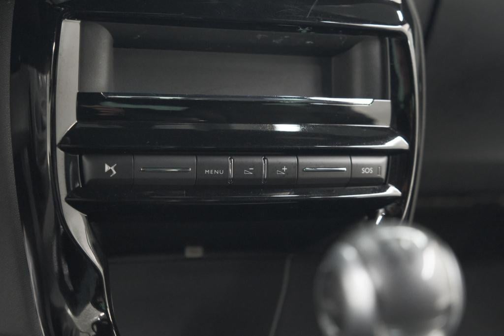 Ds Ds 3 puretech 110 so chic | camera | navigatie | parkeersensoren | clima