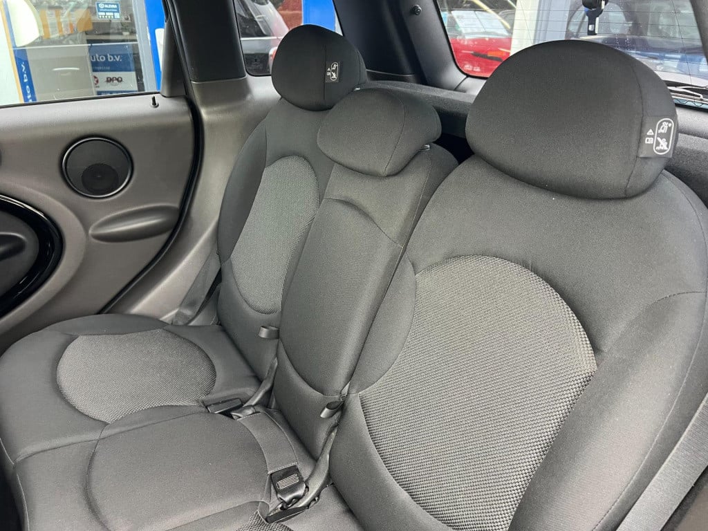 Mini Countryman mini 1.6 cooper pepper colour line black div. extra's