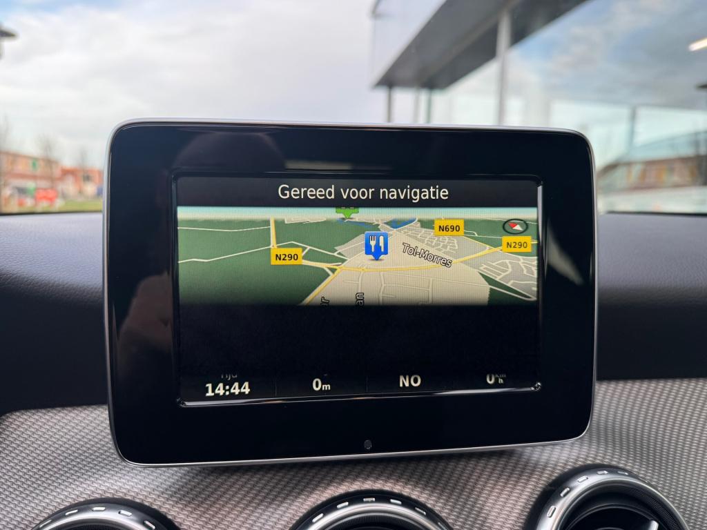 Mercedes-Benz Gla-klasse 180 ambition style automaat , afneembare trekhaak 