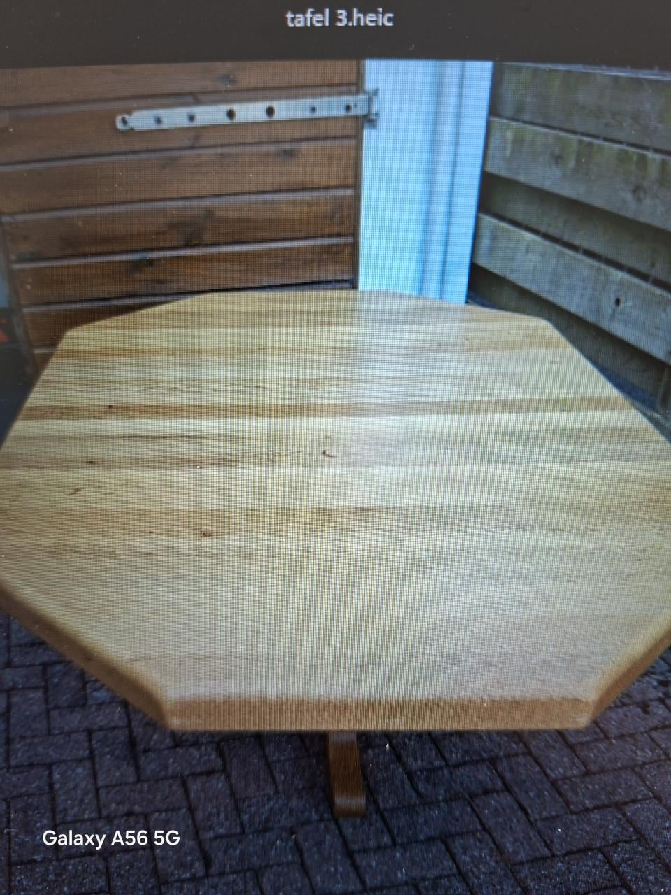Massief  eiken  eettafel
