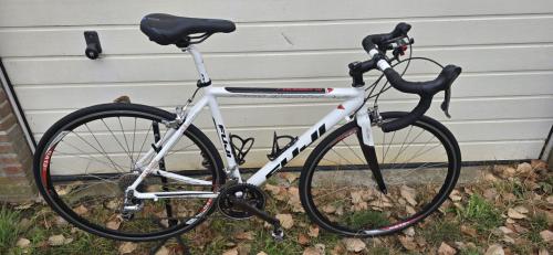 Fuji Roubaix 1.0 – Shimano 105 – maat 52