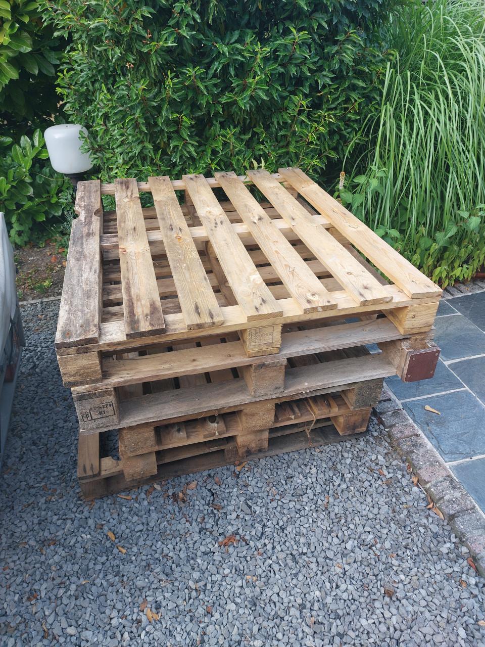 5 houten pellets.