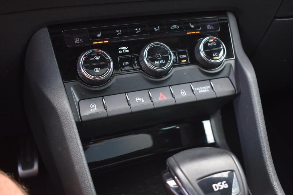 Skoda Karoq 1.5 tsi act sportline | panoramadak | canton | dealer onderhoud
