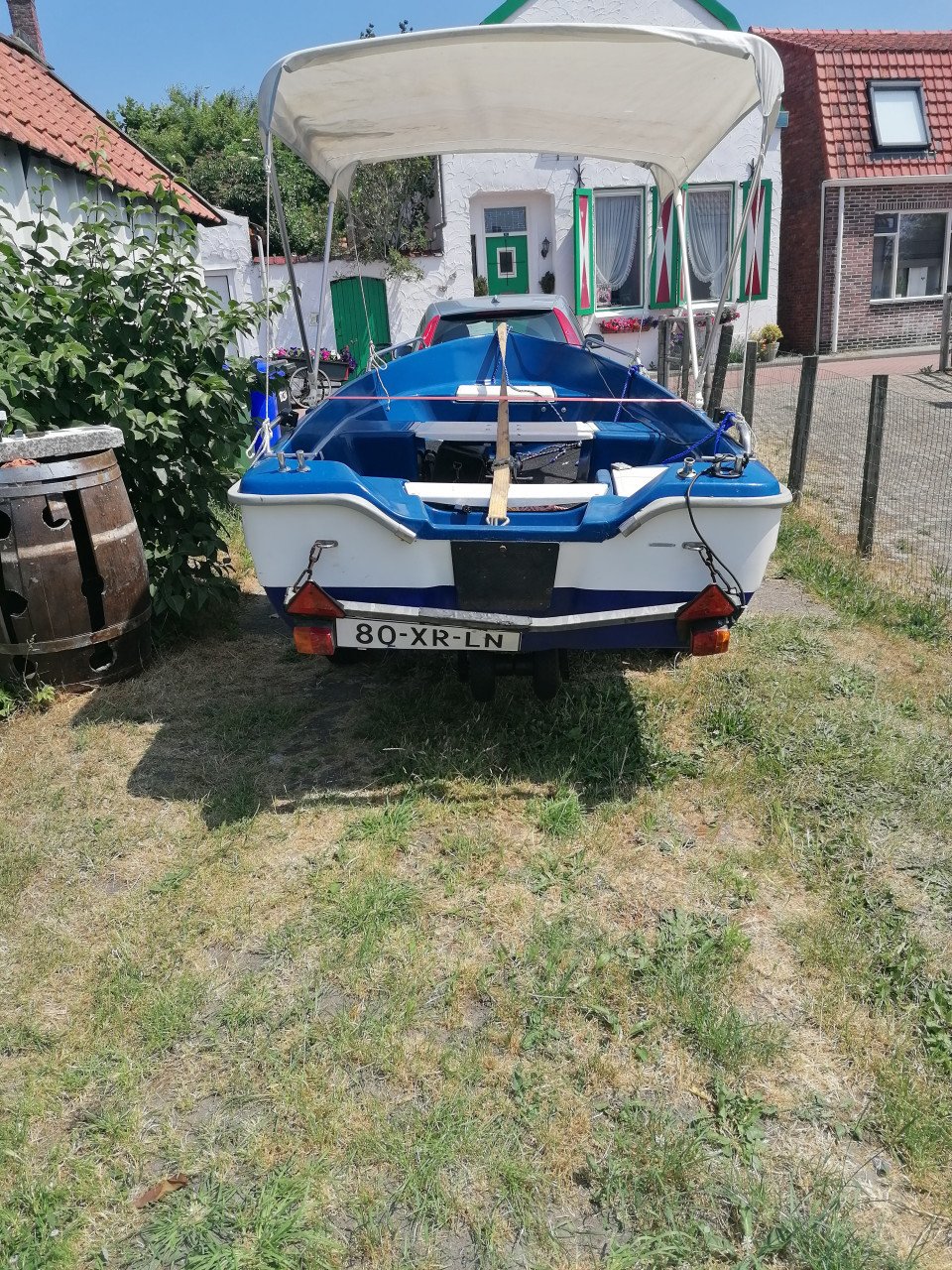 Boot met  trailer en 5 pk Mercury kortstaart motor .