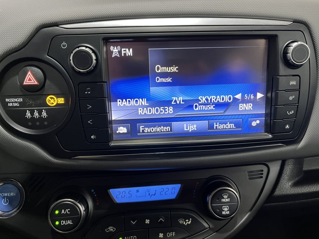 Toyota Yaris 1.5 hybrid dynamic | navi | panodak | camera |
