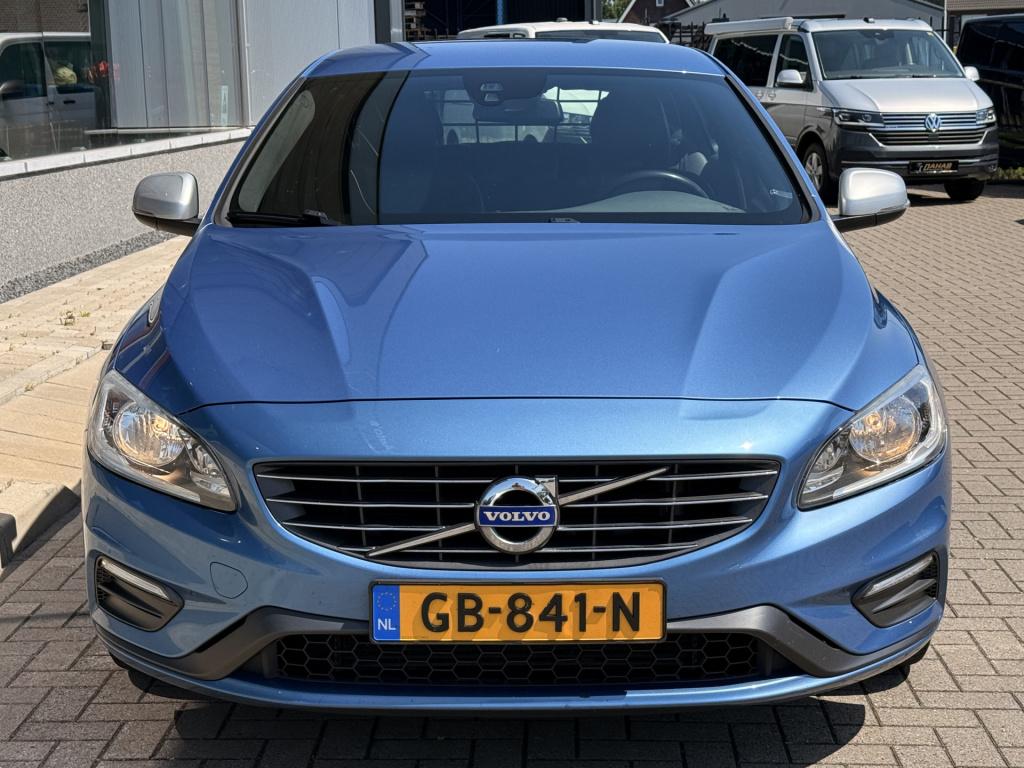 Volvo V60 1.6 t3 r-design | afn trekhaak | cruise | parkeersensoren | bluet