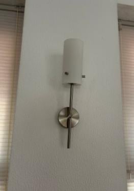 2 x moderne wandlamp met melkglas en RVS-look