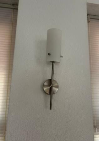 2 x moderne wandlamp met melkglas en RVS-look