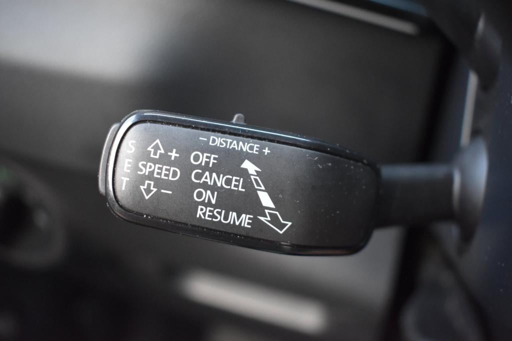 Skoda Karoq 1.5 tsi act sportline | trekhaak | steel grey | adaptieve cruis