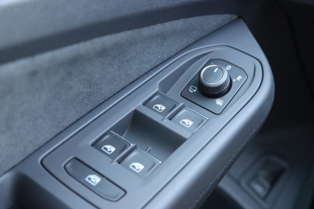 Volkswagen Golf variant 1.5 etsi r-line edition 115pk dsg7