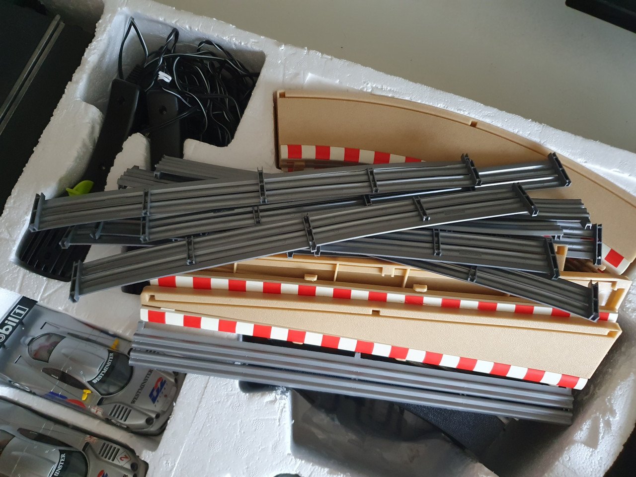 Scalextric Le Mans 24hr racebaan met 2x Mercedes CLK GT1