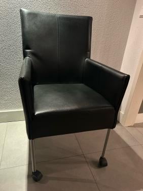 6 Leren eetkamerstoelen op wielen