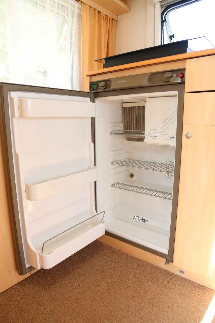 TE KOOP  caravan  Beijerland 2000 type Vitesse 400-2