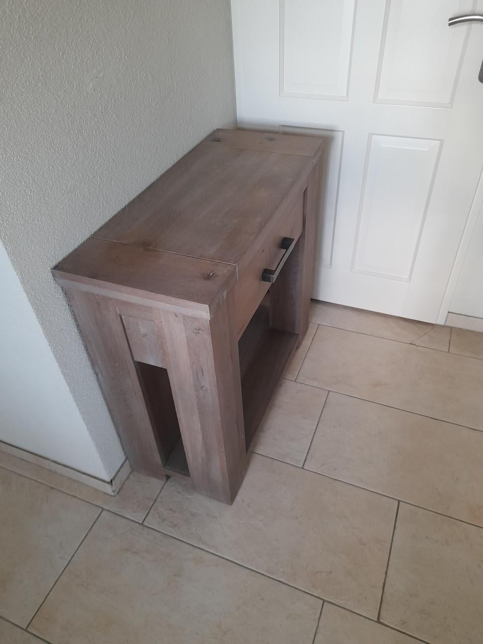 Side table 84 x 36 x 78H (in goede staat )