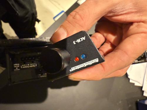 Hoogwaardige versterker en speakers voor auto (show waardig)