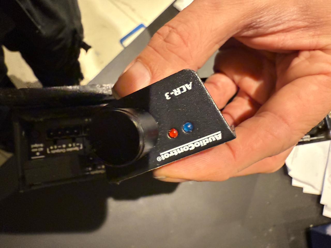 Hoogwaardige versterker en speakers voor auto (show waardig)