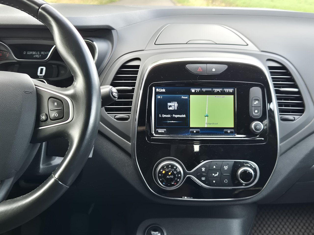 Renault Captur 0.9 TCe Intens 2017, wit met zwart dak