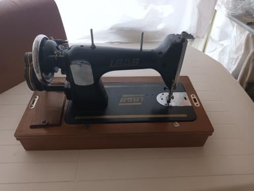 Antiek naaimachine Lada