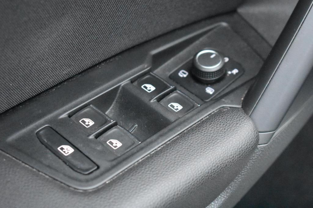 Volkswagen Tiguan 1.5 tsi act r-line | trekhaak | camera | dealer onderhoud