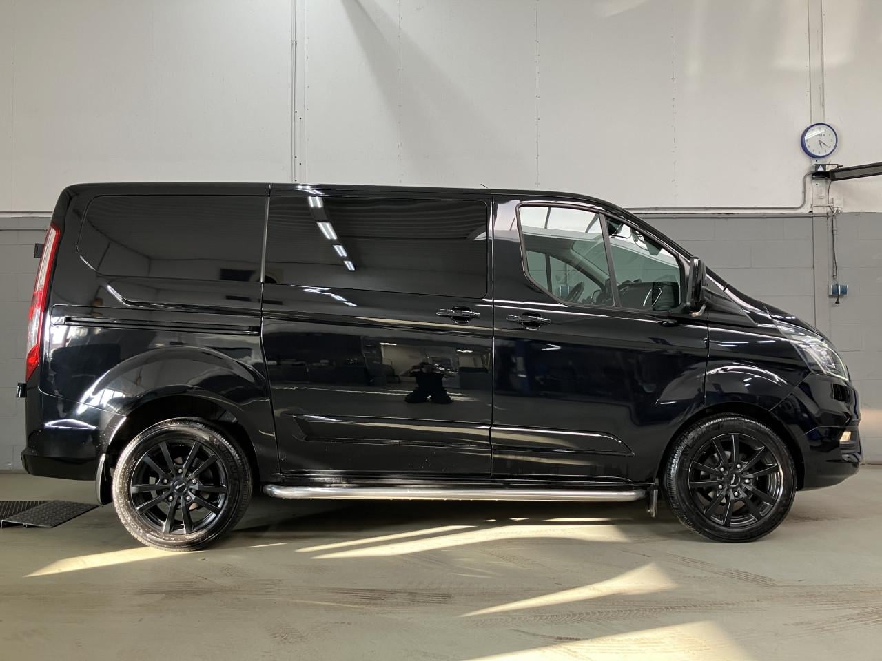 Ford Transit Custom 300 2.0 TDCi L1H1 Limited DC