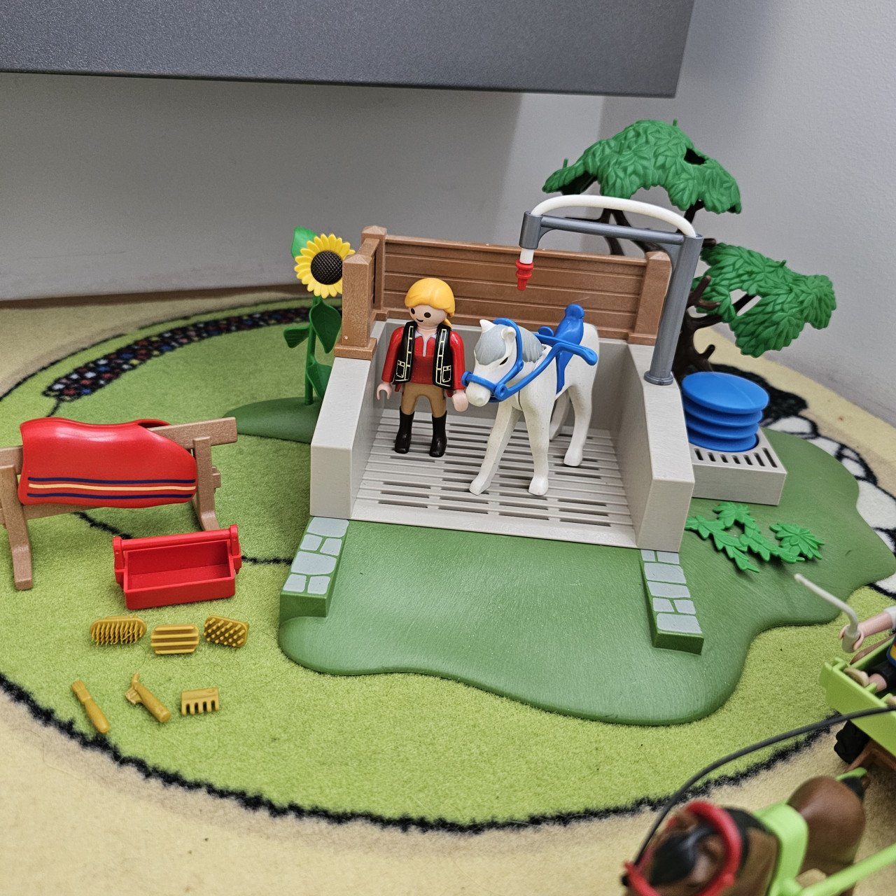 Playmobil paarden wasplaats koetsjes dierenarts paardenbox