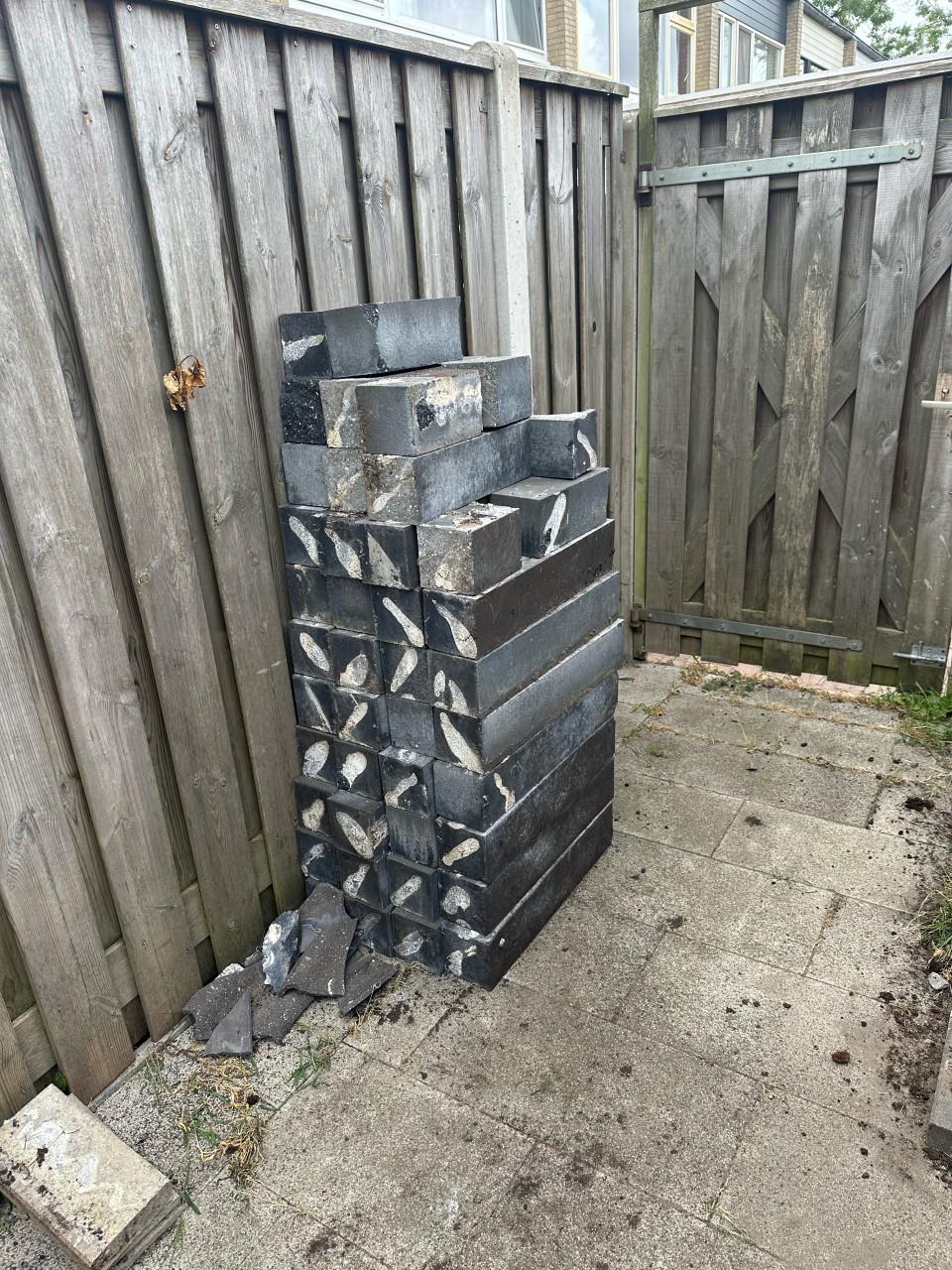 Gebruikte betonnen stenen voor plantenbak