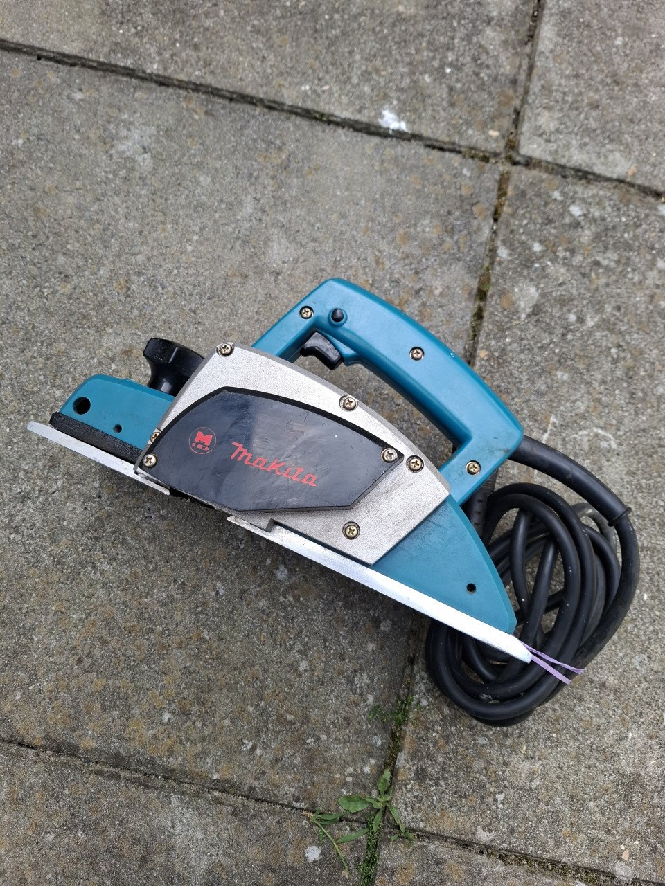 Makita power planer 1923 B. Schaafmachine.