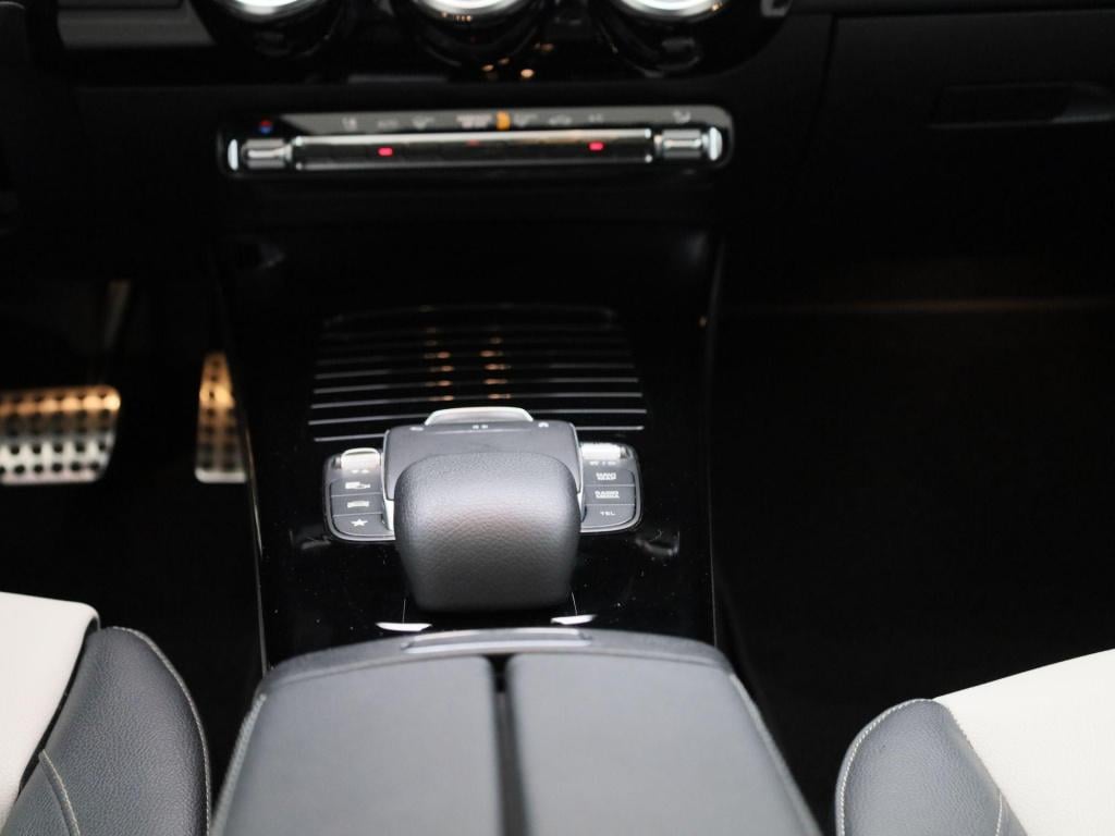 Mercedes-Benz A-Klasse 250 premium | automaat | panorama dak | virtual cock