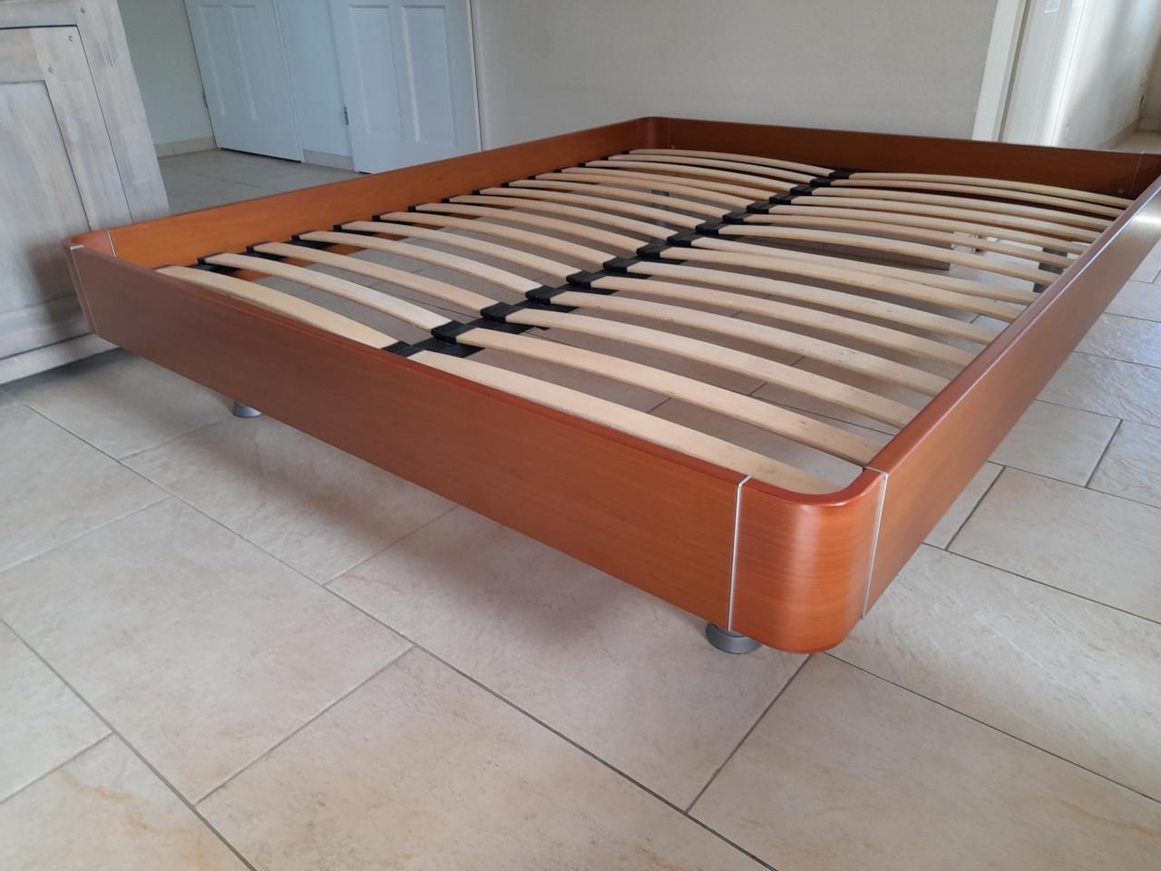 2 Persoons bed 160 x 200 (in goede staat )