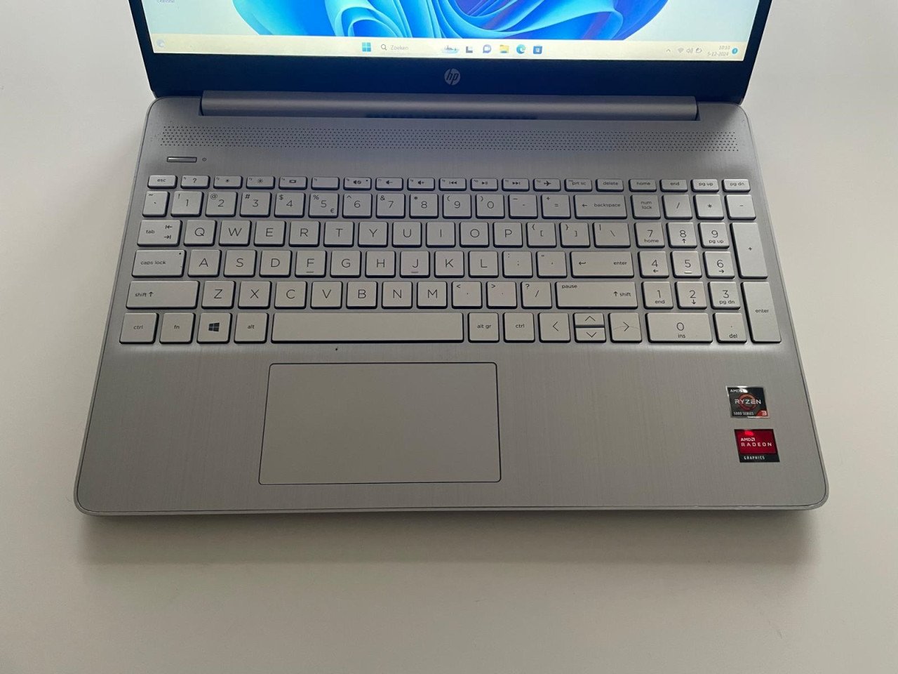 HP 15.6 inch Windows 11 AMD Ryzen 3 SSD Office en een nieuwe sleeve