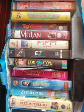 GRATIS!!! Kinder DVD'S en Videobanden