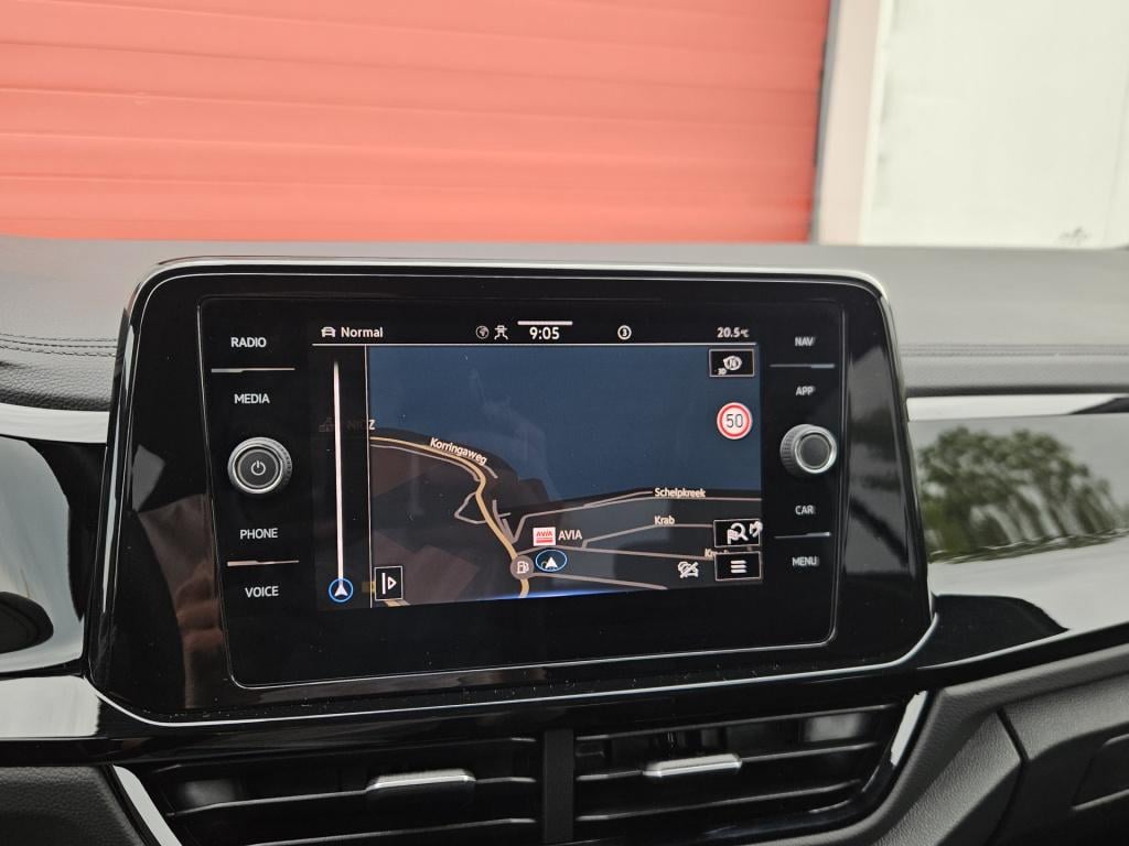 Volkswagen T-roc 1.5 tsi r-line business | acc | trekhaak | keyless