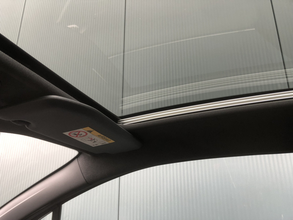 Peugeot 208 1.6 vti 120pk panoramdak 3-drs