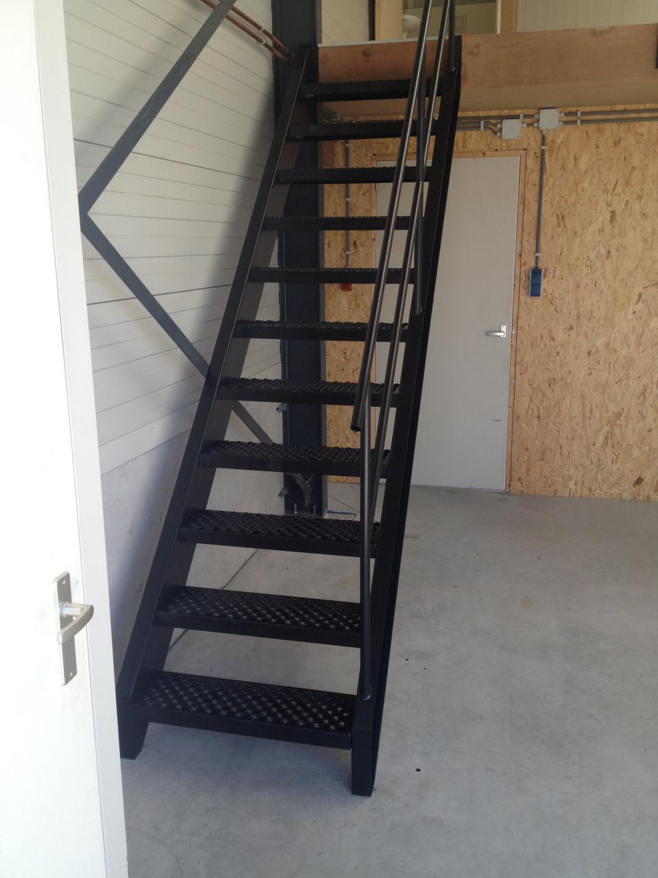 TE HUUR bedrijfsruimte / unit / loods / kantoor Arnestein Middelburg 795 eu