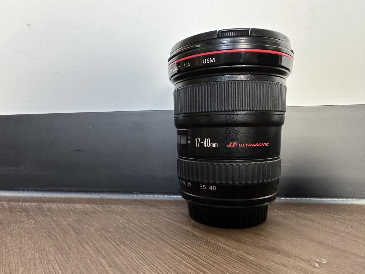 Canon EF 17-400mm F/4 L USM met zonnekap