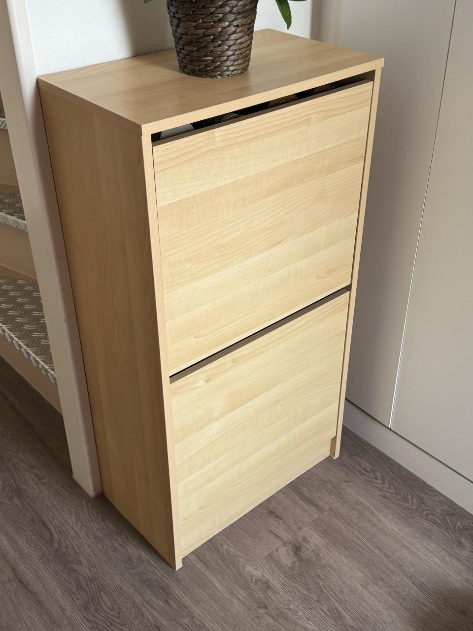 Leuk schoenenkastje met 2 kleppen