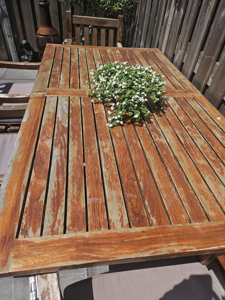 Teakhout en erg zware tuinset