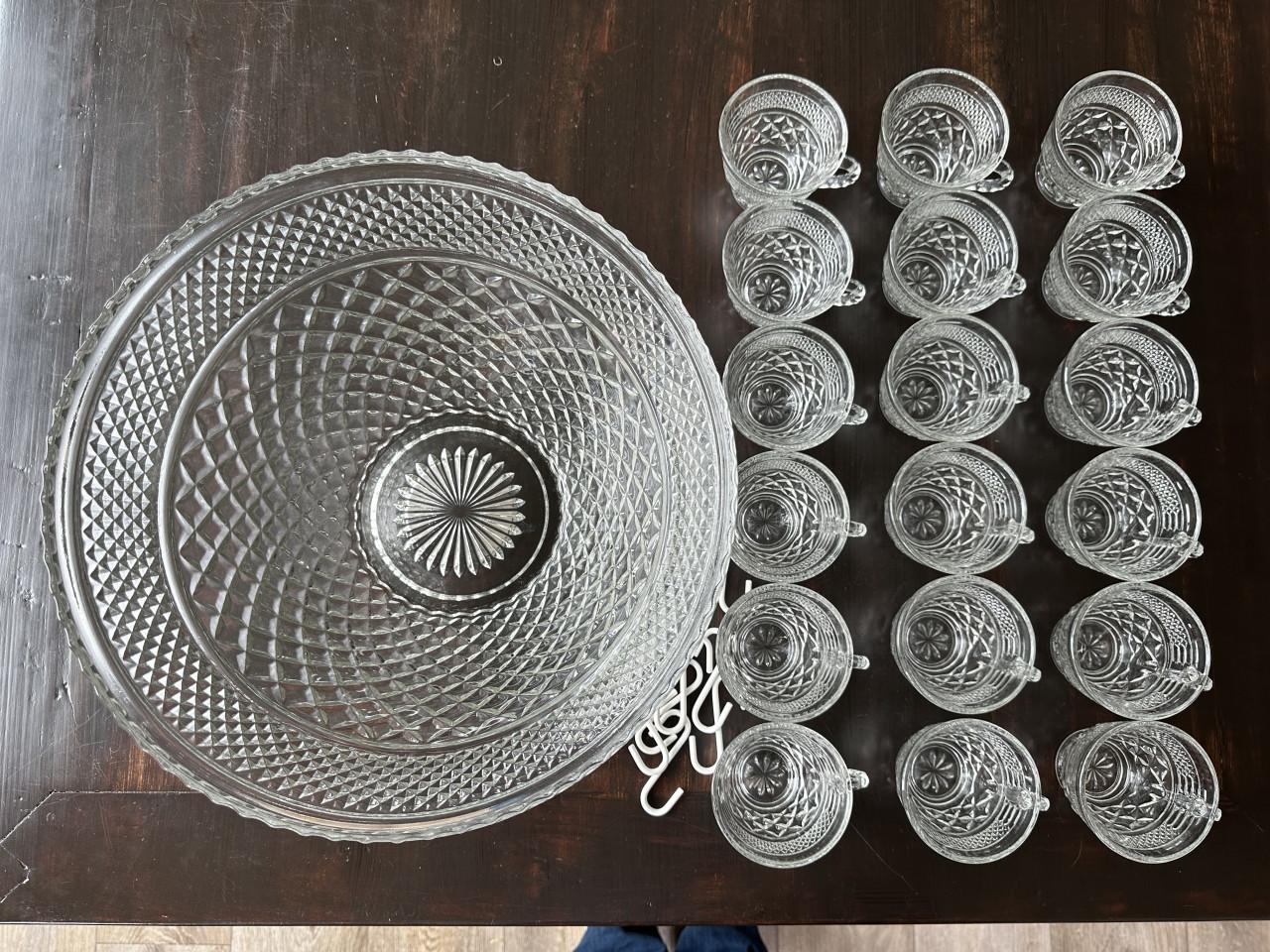 Oude kristallen bowl set met 18 glazen