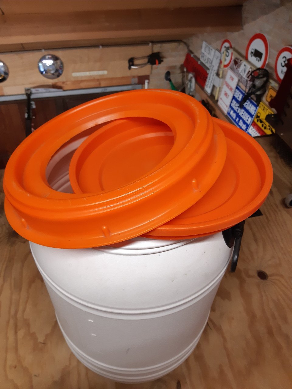 Voederton 80cm hoog 40cm breed