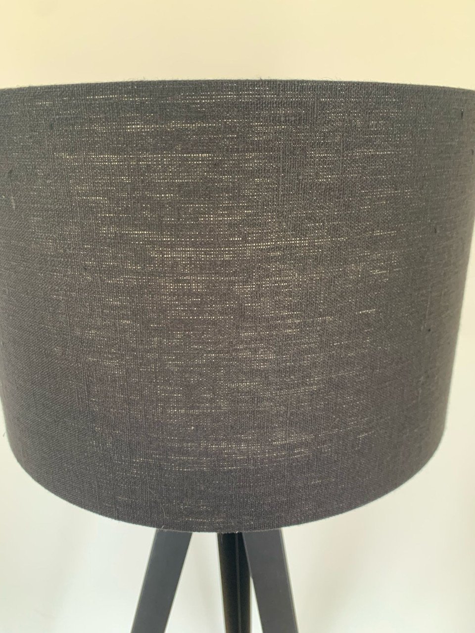 Zwarte staande lamp met kap