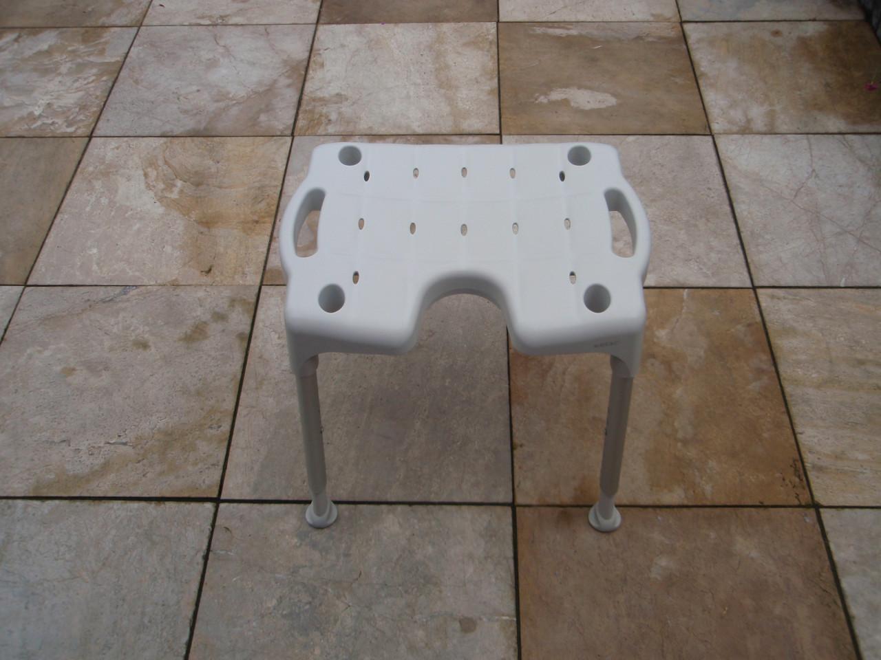 Nieuw Etac kunstofdouchestoel in hoogte instelbaar en demontabel