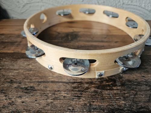 Vintage houten Tamboerijn met metalen jingles, nette staat