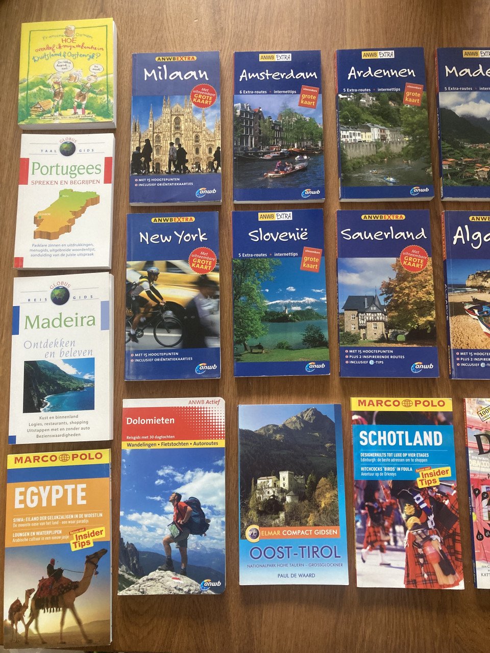 22 Reisgidsen diverse landen per stuk of in 1 koop