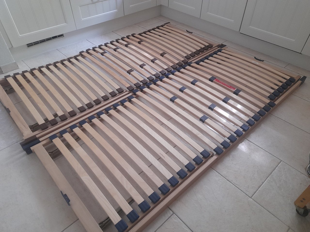 2 x verstelbare lattenbodems 80 x 200 (in goede staat )